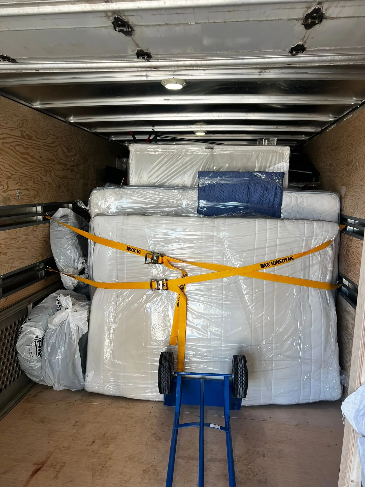 prime lift pro movers montreal ottawa moving truck